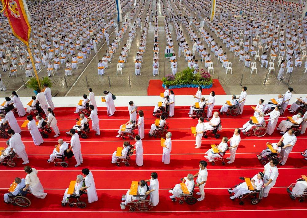 ภาพ No.318445:วันอาทิตย์ต้นเดือนที่ 5 เมษายน พ.ศ.2569 พิธีทอดผ้าป่าสมทบมหาสังฆทาน 40,000 กว่าวัดทั่วประเทศ ณ สภาธรรมกายสากล วัดพระธรรมกาย