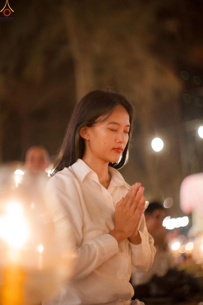 ภาพ No.290239:วันที่ 6 มกราคม พ.ศ. 2569 พิธีจุดประทีปถวายเป็นพุทธบูชา และบูชาธรรมมหาปูชนียาจารย์ (ภาพชุดที่ 2) ณ อนุสรณ์สถานมหาวิหารพระมงคลเทพมุนี (โลตัสแลนด์) อ.สองพี่น้อง จ.สุพรรณบุรี ในโครงการธรรมยาตรา กตัญญูบูชา มหาปูชนียาจารย์ พระมงคลเทพมุนี(สด จนฺทสโร) พระผู้ปรา