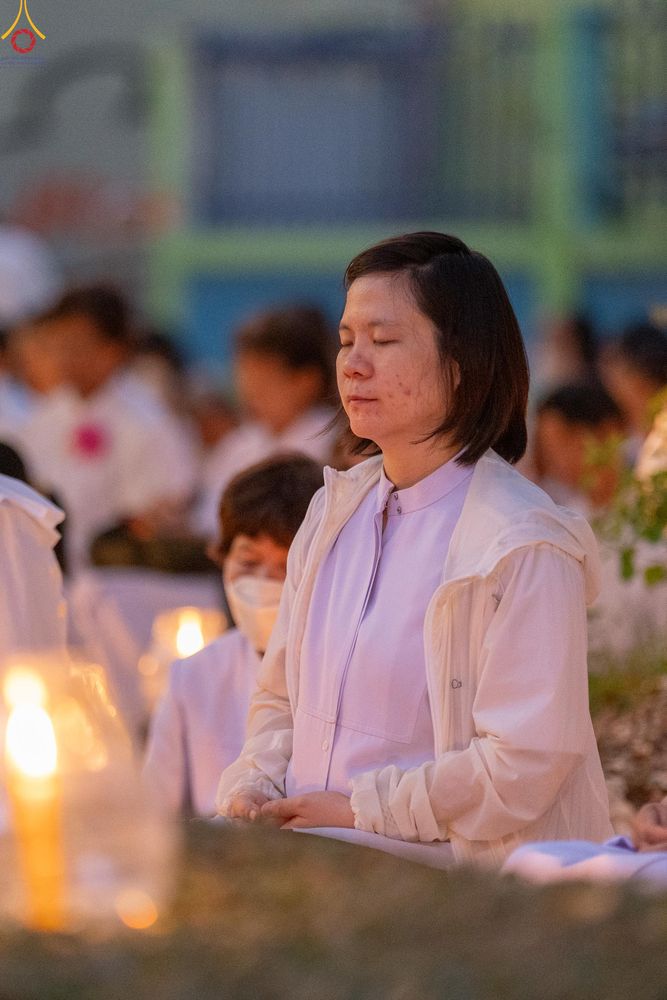 ภาพ No.297125:วันที่ 17 มกราคม พ.ศ. 2569 พิธีจุดประทีปถวายเป็นพุทธบูชา และบูชาธรรมมหาปูชนียาจารย์ (ภาพชุดที่ 2) ณ วัดโบสถ์บน ต.บางคูเวียง จ.นนทบุรี อนุสรณ์สถานลำดับที่ 4 สถานที่เกิดด้วยกายธรรม ในโครงการธรรมยาตรา กตัญญูบูชา มหาปูชนียาจารย์ พระมงคลเทพมุนี(สด จนฺทสโร) พร