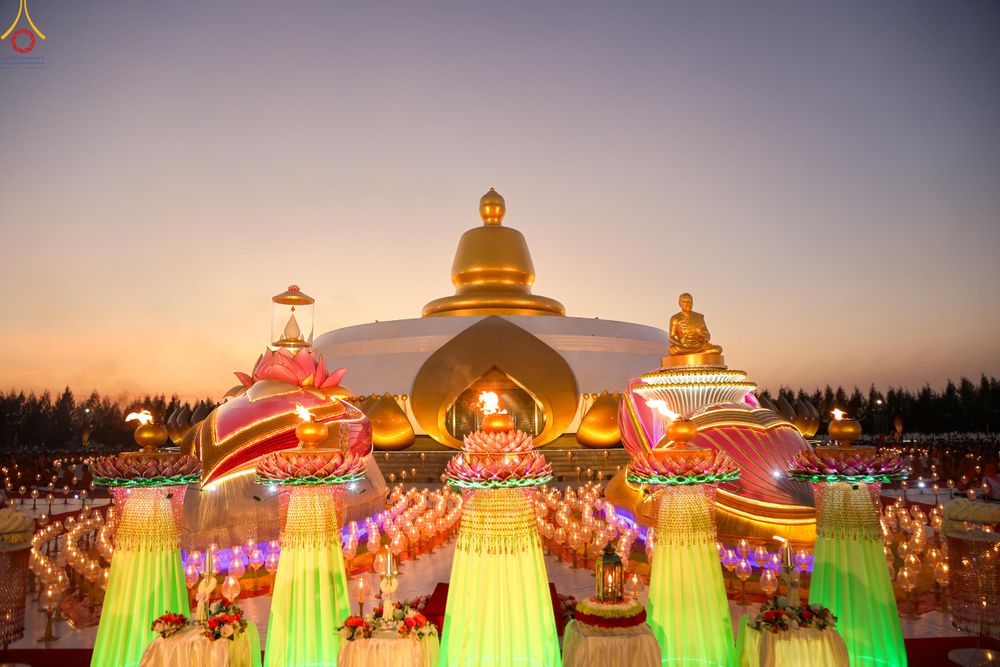 ภาพ No.302236:วันที่ 23 มกราคม พ.ศ. 2569 พิธีจุดประทีปธรรมถวายเป็นพุทธบูชา (ภาพชุดที่ 2) และบูชาธรรมมหาปูชนียาจารย์  ณ อนุสรณ์สถานลำดับที่ 5 สถานที่เผยแผ่วิชชาธรรมกายครั้งแรก อนุสรณ์สถานบางปลา วัดบางปลา อำเภอบางเลน จังหวัดนครปฐม ในโครงการธรรมยาตรา กตัญญูบูชา มหาปูชนีย