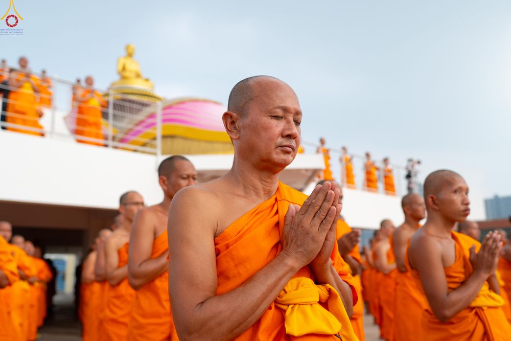 ภาพ No.300041:วันที่ 22 มกราคม พ.ศ.2569 พระธรรมยาตราปฏิบัติธรรม และถ่ายภาพหมู่ประวัติศาสตร์ ณ อาคารธรรมยาตรา กตัญญูบูชามหาปูชนียาจารย์  ตรงข้ามวัดปากน้ำภาษีเจริญ จ.กรุงเทพมหานคร ในโครงการธรรมยาตรา กตัญญูบูชา มหาปูชนียาจารย์ พระมงคลเทพมุนี(สด จนฺทสโร) พระผู้ปราบมาร อนุ