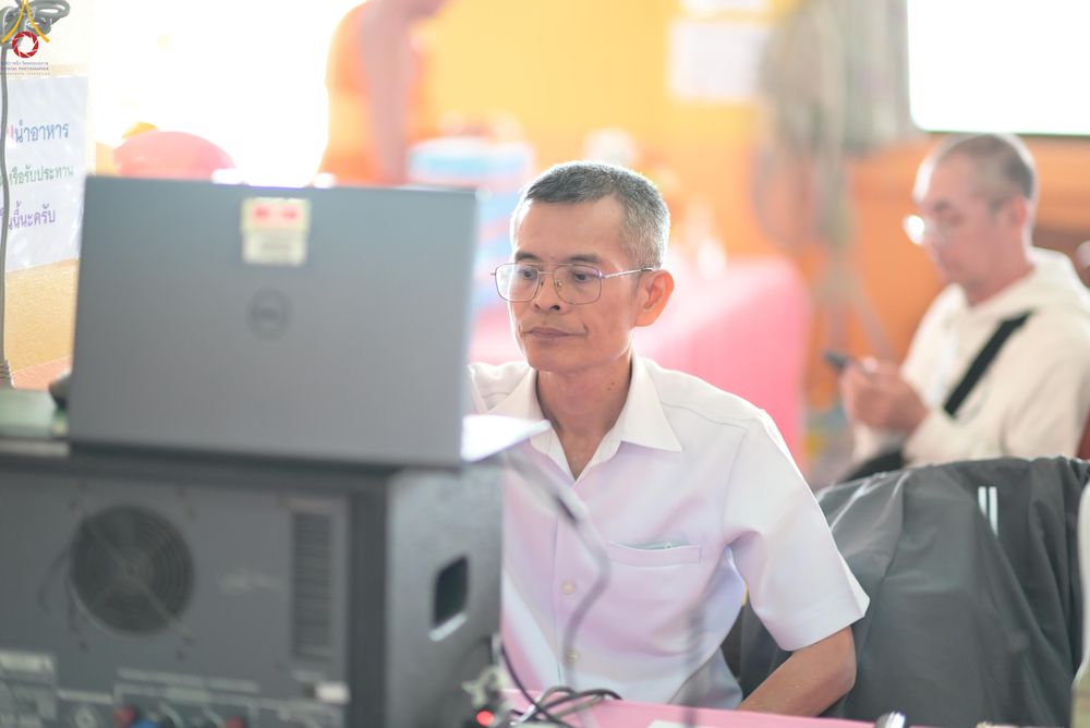 ภาพ No.300548:ภาพเบื้องหลังอาสาสมัครรวมใจ ชุดที่ 3 ในโครงการธรรมยาตรา กตัญญูบูชา มหาปูชนียาจารย์ พระมงคลเทพมุนี(สด จนฺทสโร) พระผู้ปราบมาร อนุสรณ์สถาน 7 แห่ง ปีที่ 14