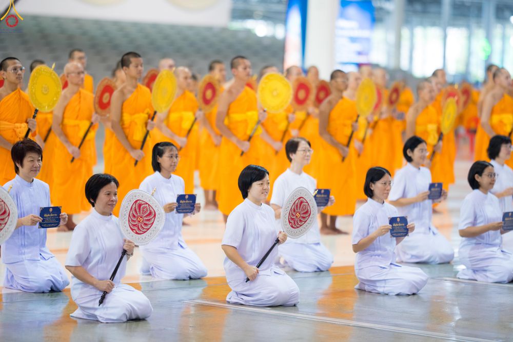 ภาพ No.339058:วันอาทิตย์ที่ 12 กรกฎาคม พ.ศ.2569 พิธีมุทิตาผู้สอบได้เปรียญธรรม ประโยค 1-2 ถึง ป.ธ.9 และ บ.ศ.1-2 ถึง บ.ศ.6 สำนักศาสนศึกษาวัดพระธรรมกาย ประจำปี 2569, พิธีมอบตราตั้งแต่งตั้งอาจารย์ใหญ่ สำนักศาสนศึกษาวัดพระธรรมกาย
