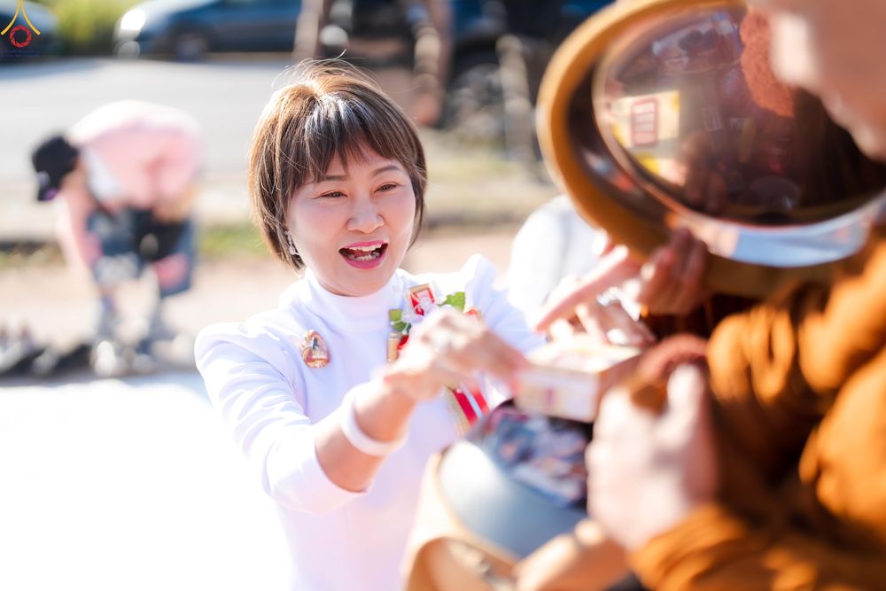 ภาพ No.281453:วันเสาร์ที่ 27 ธันวาคม พ.ศ.2568 พิธีตักบาตรพระ ๑,๐๐๐ รูป   เพื่อความเป็นสิริมงคลแก่ชีวิตและแผ่นดินไทย  มหากุศลครั้งยิ่งใหญ่แห่งปี ส่งท้ายปีเก่า ต้อนรับปีใหม่  ณ ถนนหน้าที่ว่าการอำเภอภูเรือ จังหวัดเลย