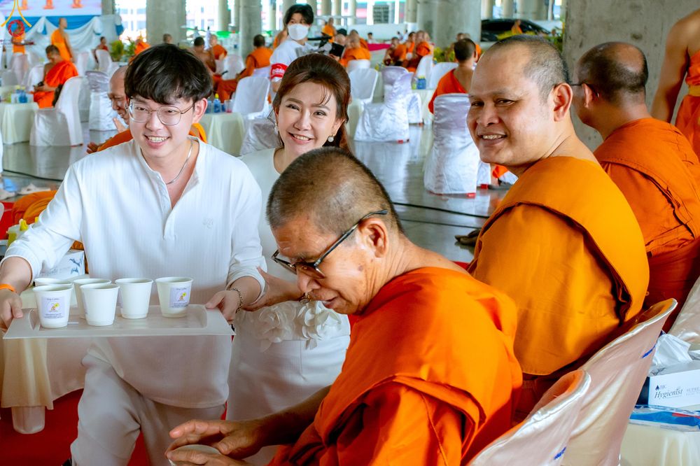 ภาพ No.325933:วันที่ 22 เมษายน พ.ศ.2569(วันคุ้มครองโลก) งานถวายมหาสังฆทาน 40,000 กว่าวัดทั่วประเทศ เจ้าหน้าที่ สาธุชน ร่วมใจจัดเตรียมภัตตาหารเพล (ชุด 2)