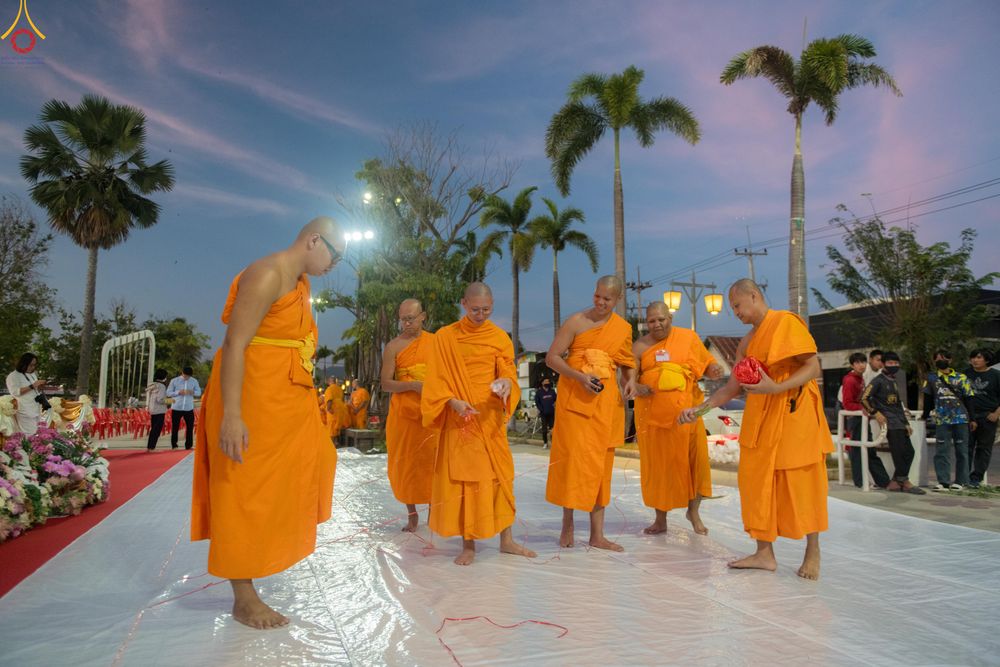 ภาพ No.282420:วันที่ 19 -20 ธันวาคม พ.ศ.2568 เบื้องหลังความสำเร็จ ของการจัดงานตักบาตร พระ 10,000 รูป Skywalk กาญจนบุรี