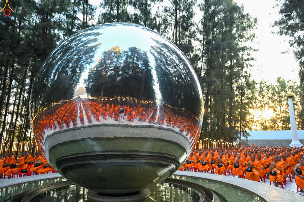 ภาพ No.289271:วันที่ 7 มกราคม พ.ศ. 2569 พิธีตักบาตรพระธรรมยาตรา ณ อนุสรณ์สถานลำดับที่ 1 สถานที่เกิดด้วยรูปกายเนื้อ อนุสรณ์สถานมหาวิหารพระมงคลเทพมุนี (โลตัสแลนด์) อ.สองพี่น้อง จ.สุพรรณบุรี ในโครงการธรรมยาตรา กตัญญูบูชา มหาปูชนียาจารย์ พระมงคลเทพมุนี(สด จนฺทสโร) พระผู้ป