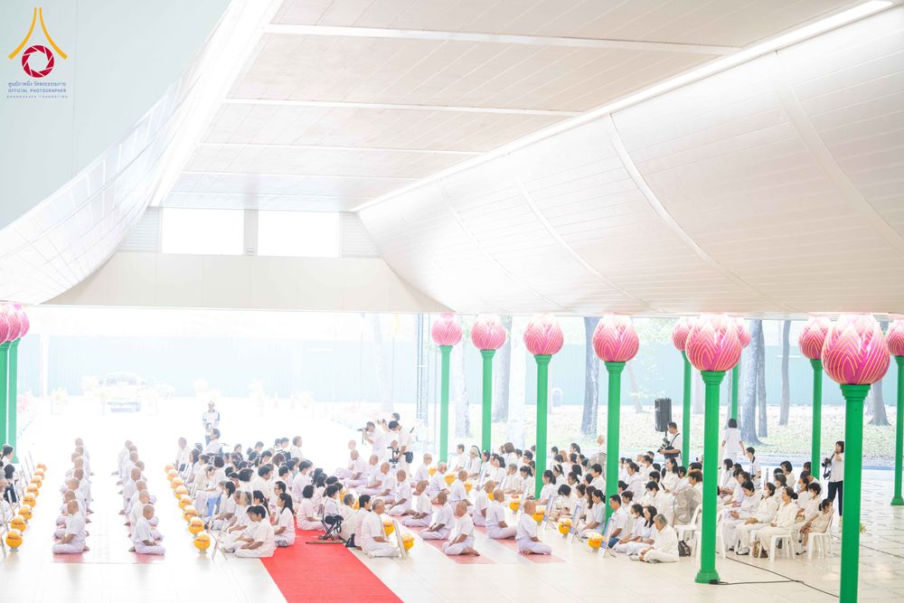 ภาพ No.298168:วันเสาร์ที่ 17 มกราคม พ.ศ. 2569 พิธีบรรพชาอุปสมบท โครงการอุปสมบทหมู่ บูชาธรรมครบ 117 ปี คุณยายอาจารย์มหารัตนอุบาสิกาจันทร์ ขนนกยูง  ณ อุโบสถพระไตรปิฎก วัดพระธรรมกาย