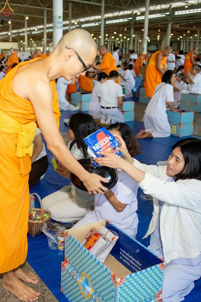 ภาพ No.345459:วันพฤหัสบดีที่ 27 สิงหาคม พ.ศ.2569 พิธีตักบาตรในวันธรรมชัย ณ สภาธรรมกายสากล วัดพระธรรมกาย ปทุมธานี
