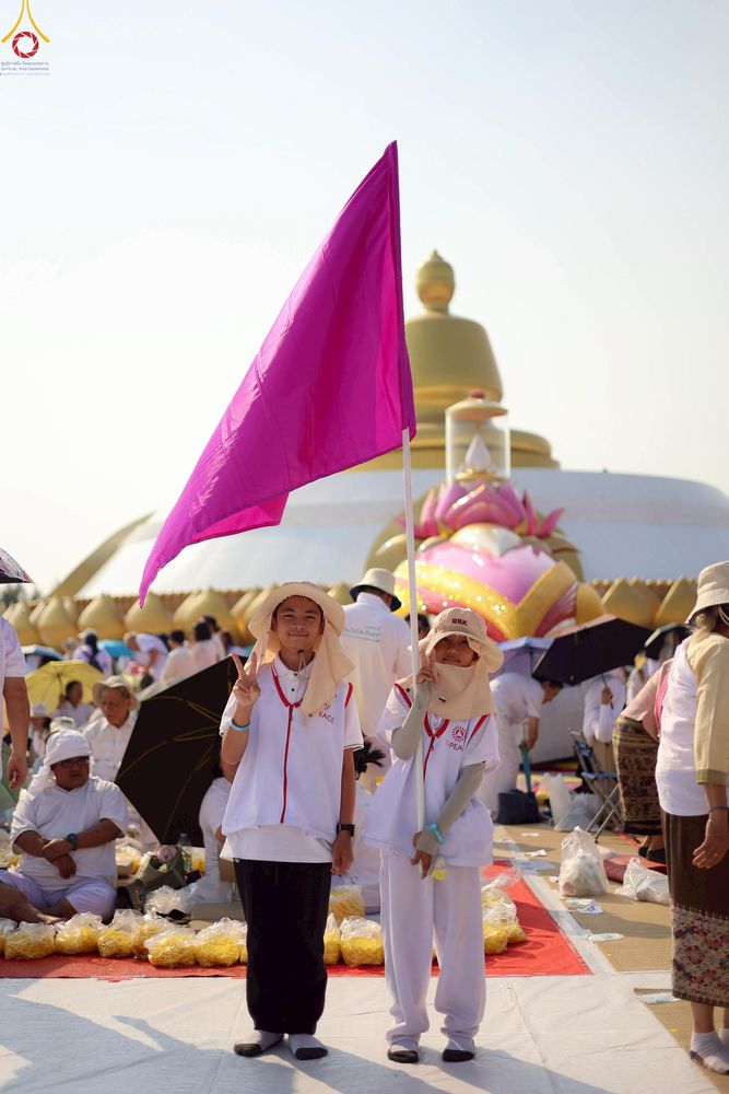 ภาพ No.306688:ภาพเบื้องหลังอาสาสมัครรวมใจ ชุดที่ 5 ในโครงการธรรมยาตรา กตัญญูบูชา มหาปูชนียาจารย์ พระมงคลเทพมุนี(สด จนฺทสโร) พระผู้ปราบมาร อนุสรณ์สถาน 7 แห่ง ปีที่ 14