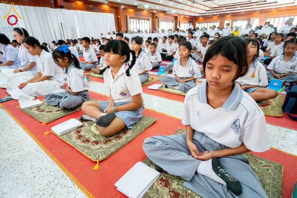 ภาพ No.304421:วันที่ 27 มกราคม พ.ศ. 2569 พิธีทอดผ้าป่าทำนุบำรุงศาสนสถาน ณ วัดบางไผ่นารถ ต.บางไทรป่า อ.บางเลน จ.นครปฐม ในโครงการธรรมยาตรา กตัญญูบูชา มหาปูชนียาจารย์ พระมงคลเทพมุนี(สด จนฺทสโร) พระผู้ปราบมาร อนุสรณ์สถาน 7 แห่ง ปีที่ 14