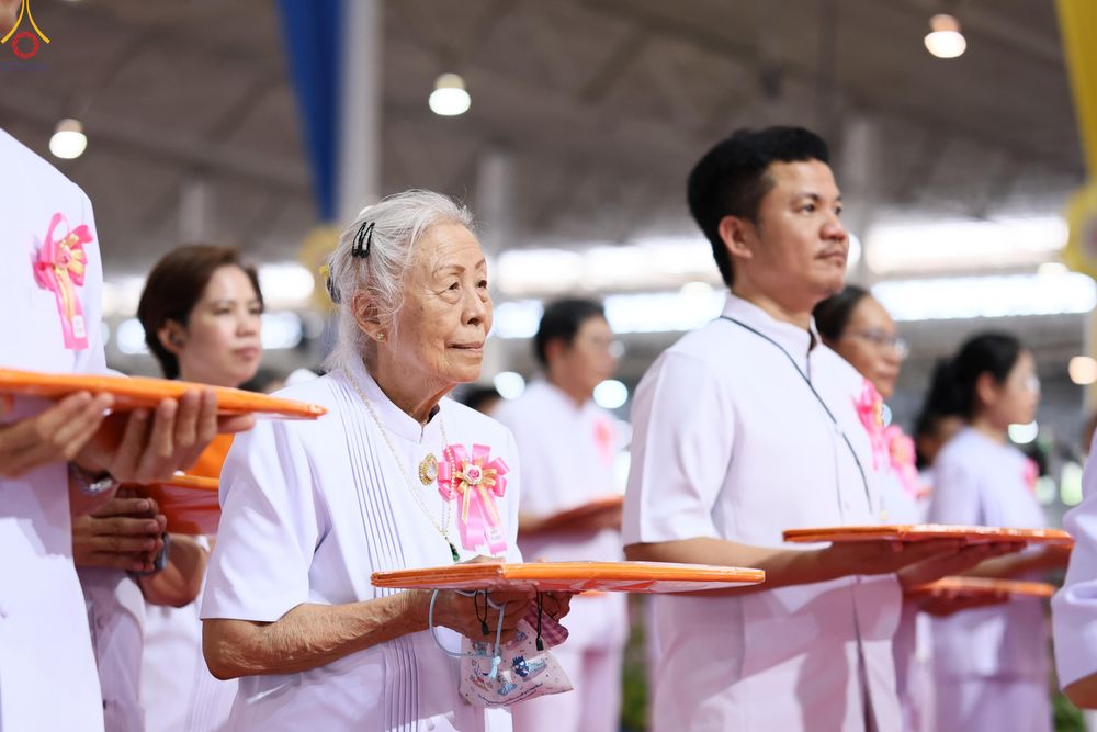 ภาพ No.318451:วันอาทิตย์ต้นเดือนที่ 5 เมษายน พ.ศ.2569 พิธีทอดผ้าป่าสมทบมหาสังฆทาน 40,000 กว่าวัดทั่วประเทศ ณ สภาธรรมกายสากล วัดพระธรรมกาย