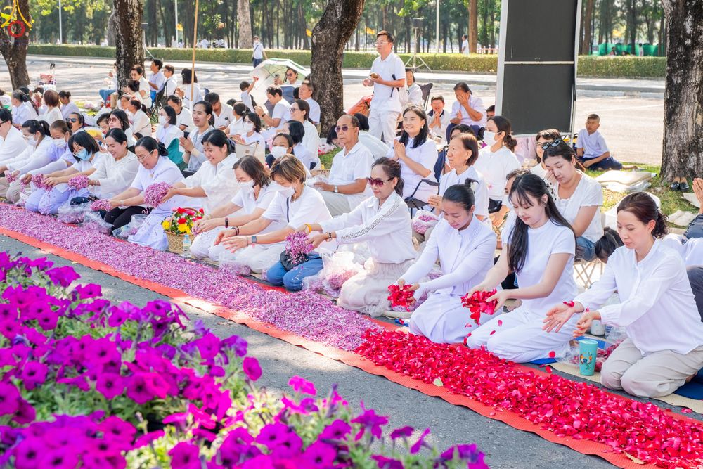 ภาพ No.304102:วันที่ 25 มกราคม พ.ศ. 2569 พิธีต้อนรับพระธรรมยาตรา  รร.สามัคคีราษฏร์บำรุง-วัดพระธรรมกาย ในโครงการธรรมยาตรา กตัญญูบูชา มหาปูชนียาจารย์ พระมงคลเทพมุนี(สด จนฺทสโร) พระผู้ปราบมาร อนุสรณ์สถาน 7 แห่ง ปีที่ 14