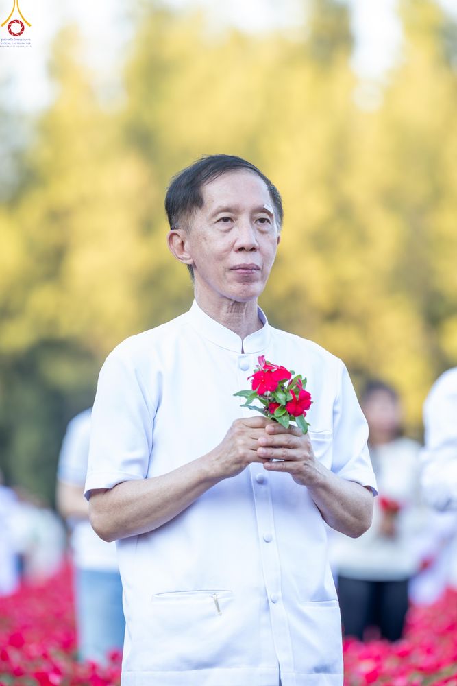 ภาพ No.280937:วันที่ 28 ธันวาคม พ.ศ.2568 กิจกรรมเก็บดอกแพงรวย ณ ทุ่งสวรรค์ตะวันฉาย วัดพระธรรมกาย