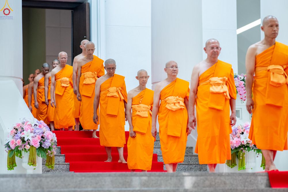 ภาพ No.330890:วันวิสาขบูชา อาทิตย์ที่ 31 พฤษภาคม พ.ศ.2569 พิธีบรรพชาสามเณรอุบาสก 11 ท่าน , พิธีถวายบาตรผ้าไตร และจตุปัจจัยไทยธรรม แด่สามเณร , พิธีอุปสมบทอุทิศชีวิต , พิธีกล่าวคำกัปปิยภัณฑ์  ณ อุโบสถพระไตรปิฎก วัดพระธรรมกาย จังหวัดปทุมธานี
