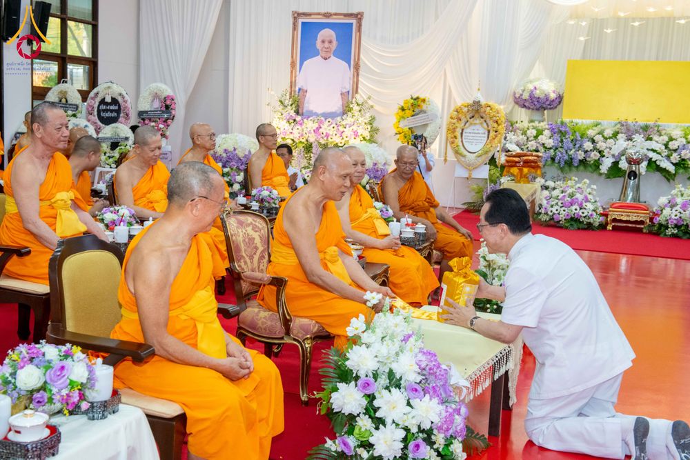 ภาพ No.315327:วันอังคารที่ 24 มีนาคม พ.ศ. 2569 พิธีบำเพ็ญกุศล คุณพ่อณรงค์ จินตมากุล  สิริอายุ 99 ปี 11 เดือน โยมบิดา พระครูปลัดรัตนวีรวัฒน์ (รังสฤษดิ์ อิทฺธิจินตโก) ที่ปรึกษาเจ้าคณะจังหวัดปทุมธานี เจ้าอาวาสวัดพระธรรมกาย  ณ ห้องปลูกศรัทธา 2 วัดพระธรรมกาย ปทุมธานี