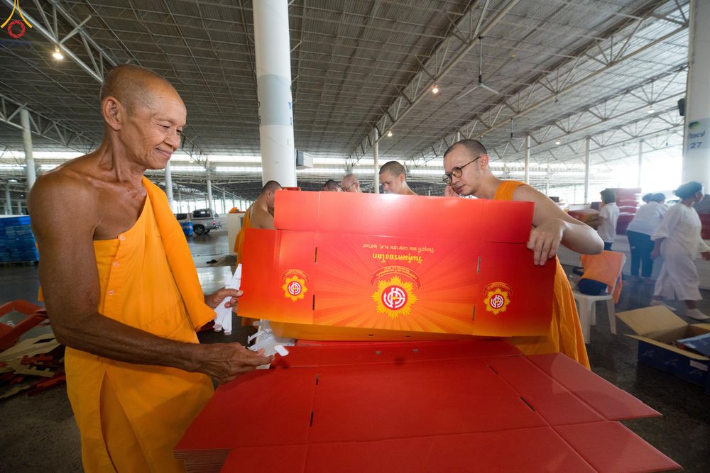 ภาพ No.320479:วันที่ 10 เมษายน พ.ศ.2569 การเตรียมกล่องไทยธรรม เพื่องานถวายมหาสังฆทาน 40,000 กว่าวัดทั่วประเทศ วันคุ้มครองโลก 22 เมษายน พ.ศ.2569 วัดพระธรรมกาย