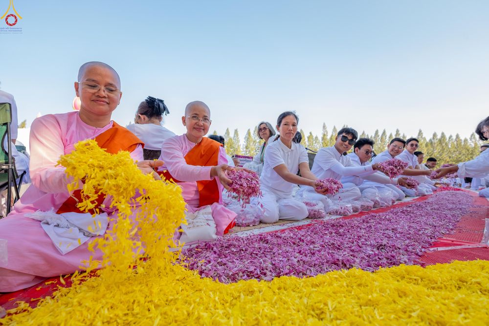 ภาพ No.290382:วันที่ 7 มกราคม พ.ศ. 2569 พิธีต้อนรับพระธรรมยาตรา ณ อนุสรณ์สถานลำดับที่ 2  สถานที่ตั้งมโนปณิธานบวชตลอดชีวิต อนุสรณ์สถานคลองบางนางแท่น (ภาพชุดที่ 2) อ.สามพราน จ.นครปฐม ในโครงการธรรมยาตรา กตัญญูบูชา มหาปูชนียาจารย์ พระมงคลเทพมุนี(สด จนฺทสโร) พระผู้ปราบมาร 