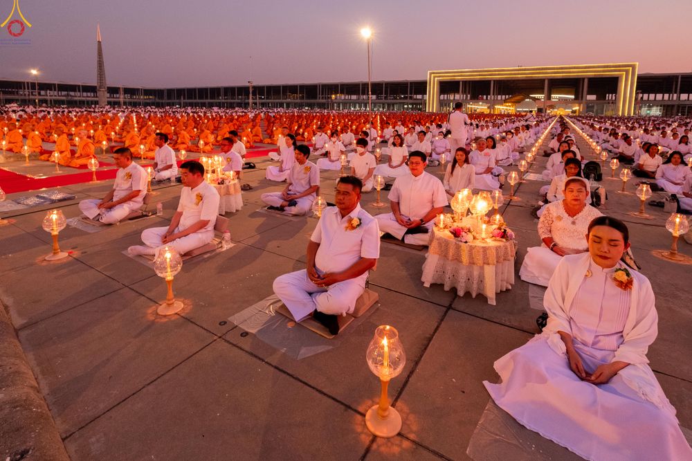 ภาพ No.307965:วันที่ 31 มกราคม พ.ศ. 2569 พิธีจุดประทีปธรรมถวายเป็นพุทธบูชา  และบูชาธรรมมหาปูชนียาจารย์ (ภาพชุดที่ 3) ณ วัดพระธรรมกาย ปทุมธานี ในโครงการธรรมยาตรา กตัญญูบูชา มหาปูชนียาจารย์ พระมงคลเทพมุนี(สด จนฺทสโร) พระผู้ปราบมาร อนุสรณ์สถาน 7 แห่ง ปีที่ 14