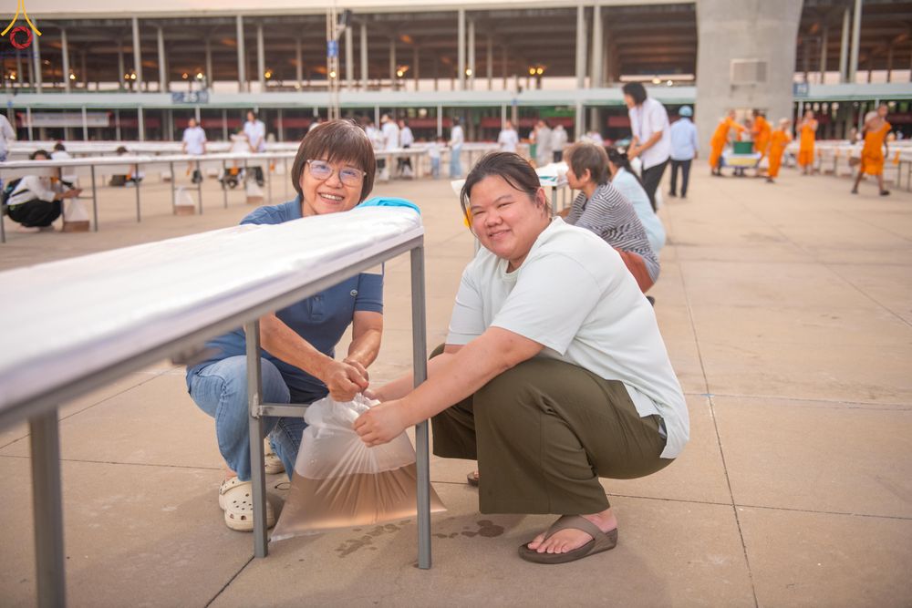 ภาพ No.321539:วันที่ 9-10 เมษายน พ.ศ.2569 การเตรียมงาน มัดถุงน้ำ ถ่วงขาโต๊ะไทยธรรม เพื่องานถวายมหาสังฆทาน 40,000 กว่าวัดทั่วประเทศ วันคุ้มครองโลก 22 เมษายน พ.ศ.2569 วัดพระธรรมกาย