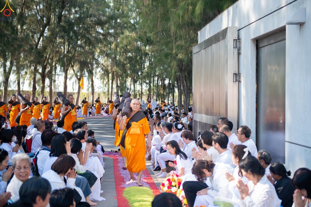 ภาพ No.292818:วันที่ 11 มกราคม พ.ศ. 2569 พิธีต้อนรับพระธรรมยาตรา ณ อนุสรณ์สถานลำดับที่ 3 สถานที่เกิดในเพศสมณะ วัดสองพี่น้อง อำเภอสองพี่น้อง จังหวัดสุพรรณบุรี ในโครงการธรรมยาตรา กตัญญูบูชา มหาปูชนียาจารย์ พระมงคลเทพมุนี(สด จนฺทสโร) พระผู้ปราบมาร อนุสรณ์สถาน 7 แห่ง ปีที