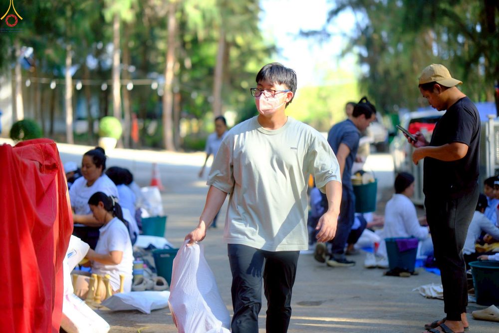 ภาพ No.296173:ภาพเบื้องหลังอาสาสมัครรวมใจ ชุดที่ 2 ในโครงการธรรมยาตรา กตัญญูบูชา มหาปูชนียาจารย์ พระมงคลเทพมุนี(สด จนฺทสโร) พระผู้ปราบมาร อนุสรณ์สถาน 7 แห่ง ปีที่ 14