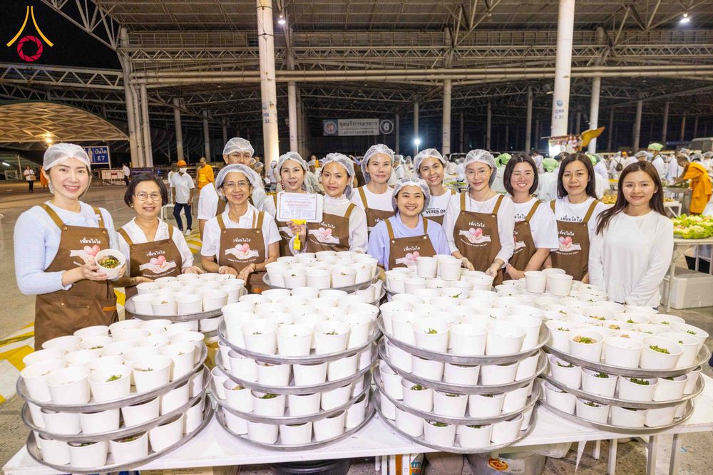 ภาพ No.302980:วันที่ 26 มกราคม พ.ศ. 2569 พิธีถวายภัตตาหารเป็นสังฆทาน แด่พระธรรมยาตรา ณ วัดพระธรรมกาย  จังหวัดปทุมธานี ในโครงการธรรมยาตรา กตัญญูบูชา มหาปูชนียาจารย์ พระมงคลเทพมุนี(สด จนฺทสโร) พระผู้ปราบมาร อนุสรณ์สถาน 7 แห่ง ปีที่ 14