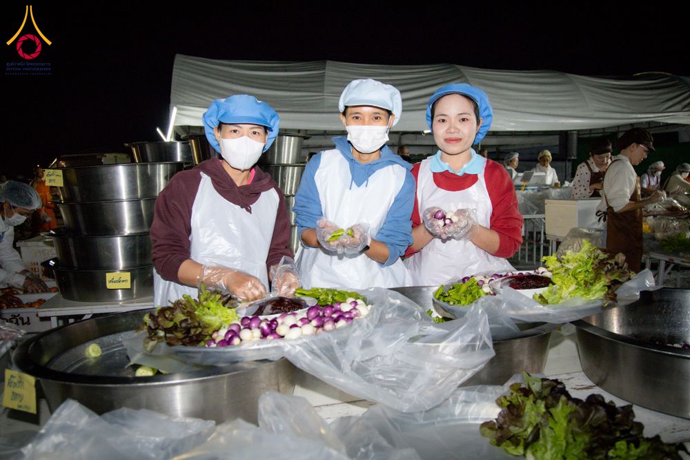 ภาพ No.290706:วันที่ 9 มกราคม พ.ศ. 2569 พิธีถวายภัตตาหารเป็นสังฆทาน แด่พระธรรมยาตรา ณ อนุสรณ์สถานคลองบางนางแท่น อ.สามพราน จ.นครปฐม ในโครงการธรรมยาตรา กตัญญูบูชา มหาปูชนียาจารย์ พระมงคลเทพมุนี(สด จนฺทสโร) พระผู้ปราบมาร อนุสรณ์สถาน 7 แห่ง ปีที่ 14