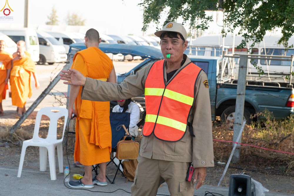 ภาพ No.301473:ภาพเบื้องหลังอาสาสมัครรวมใจ ชุดที่ 4 ในโครงการธรรมยาตรา กตัญญูบูชา มหาปูชนียาจารย์ พระมงคลเทพมุนี(สด จนฺทสโร) พระผู้ปราบมาร อนุสรณ์สถาน 7 แห่ง ปีที่ 14