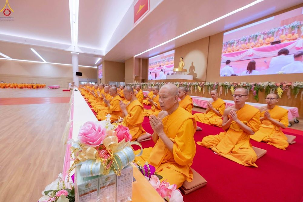 ภาพ No.343614:วันที่ 16 สิงหาคม พ.ศ.2569 พิธีถวายคิลานเภสัช และอุปกรณ์ทางการแพทย์ ณ ห้องแก้วสารพัดนึก2 วัดพระธรรมกาย