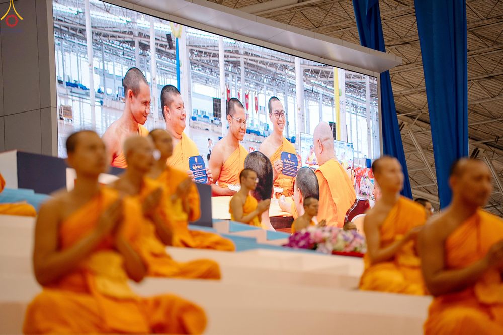 ภาพ No.338995:วันอาทิตย์ที่ 12 กรกฎาคม พ.ศ.2569 พิธีมุทิตาผู้สอบได้เปรียญธรรม ประโยค 1-2 ถึง ป.ธ.9 และ บ.ศ.1-2 ถึง บ.ศ.6 สำนักศาสนศึกษาวัดพระธรรมกาย ประจำปี 2569, พิธีมอบตราตั้งแต่งตั้งอาจารย์ใหญ่ สำนักศาสนศึกษาวัดพระธรรมกาย