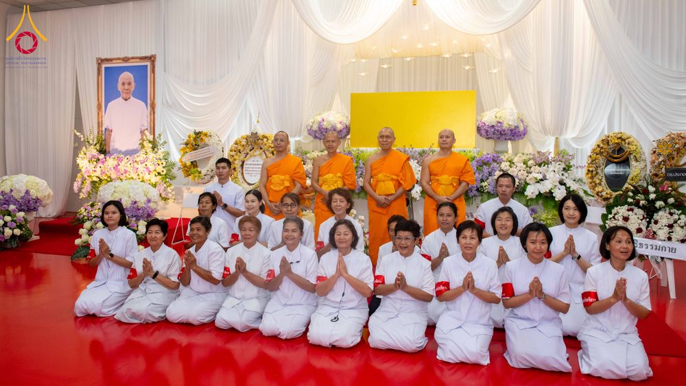 ภาพ No.316155:วันศุกร์ที่ 27 มีนาคม พ.ศ. 2569 พิธีบำเพ็ญกุศล คุณพ่อณรงค์ จินตมากุล  สิริอายุ 99 ปี 11 เดือน โยมบิดา พระครูปลัดรัตนวีรวัฒน์ (รังสฤษดิ์ อิทฺธิจินตโก) ที่ปรึกษาเจ้าคณะจังหวัดปทุมธานี เจ้าอาวาสวัดพระธรรมกาย  ณ ห้องปลูกศรัทธา 2 วัดพระธรรมกาย ปทุมธานี