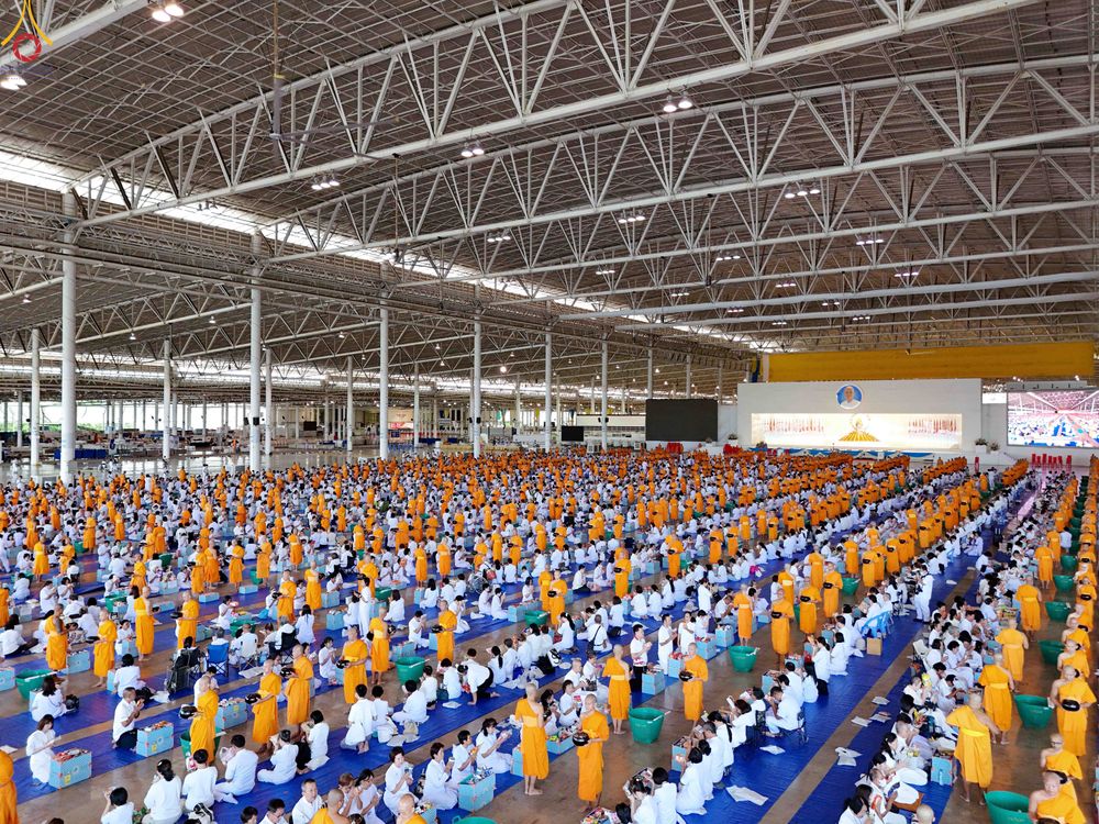 ภาพ No.345379:วันพฤหัสบดีที่ 27 สิงหาคม พ.ศ.2569 พิธีตักบาตรในวันธรรมชัย ณ สภาธรรมกายสากล วัดพระธรรมกาย ปทุมธานี