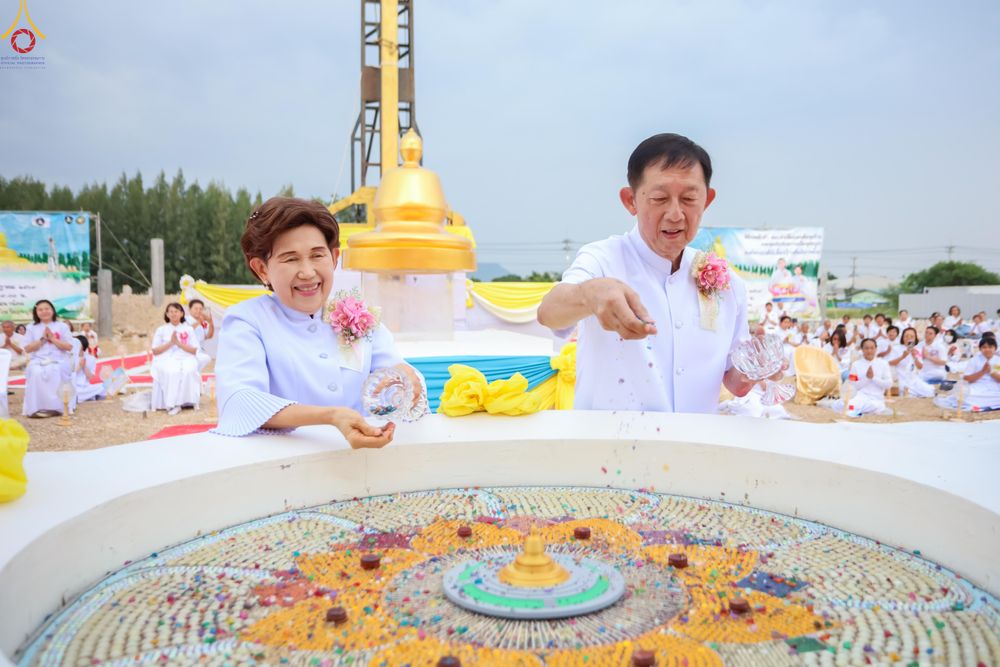 ภาพ No.339464:วันอังคารที่ 14  กรกฎาคม 2569 พิธีทอดผ้าป่าและพิธีตอกเสาเข็มมงคลต้นสุดท้าย องค์พระเจดีย์เพื่อสร้างสันติภาพโลก  ณ ธุดงคสถานพัฒนานิคม อ.พัฒนาพิคม จ.ลพบุรี