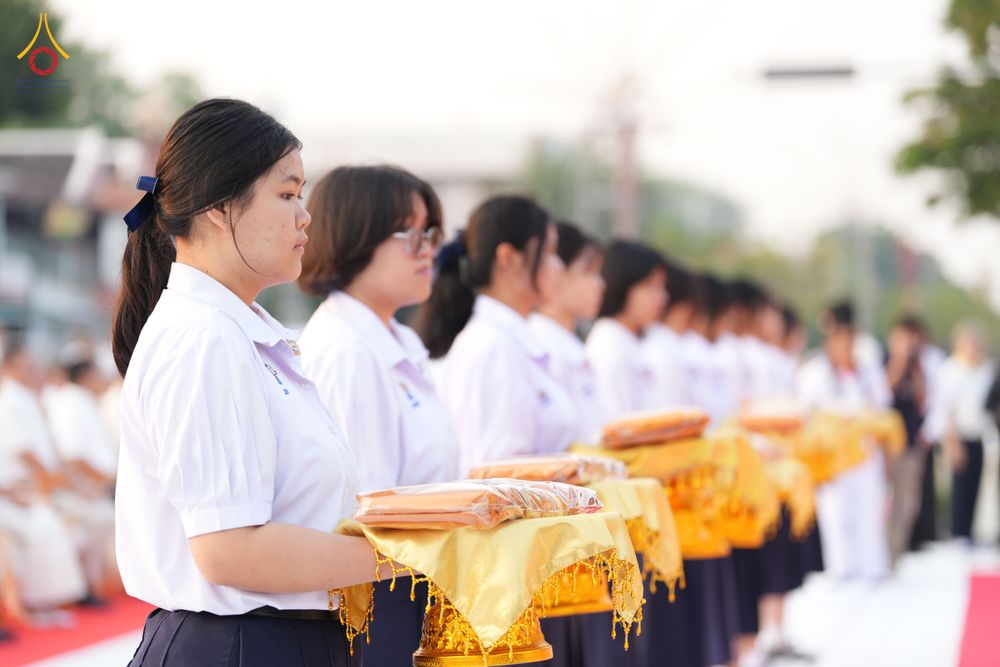 ภาพ No.318022:วันเสาร์ที่ 4 เมษายน พ.ศ. 2569 งานทำบุญเมืองใจกลางอยุธยา  ตักบาตรพระ 1,109 รูป ณ ถนนชีกุน หน้าวัดมหาธาตุ และวัดราชบูรณะ