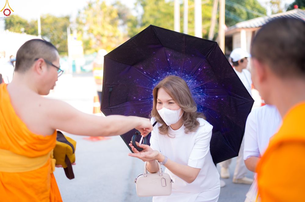 ภาพ No.300611:ภาพเบื้องหลังอาสาสมัครรวมใจ ชุดที่ 3 ในโครงการธรรมยาตรา กตัญญูบูชา มหาปูชนียาจารย์ พระมงคลเทพมุนี(สด จนฺทสโร) พระผู้ปราบมาร อนุสรณ์สถาน 7 แห่ง ปีที่ 14