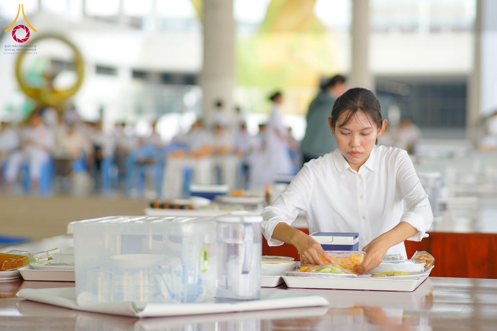 ภาพ No.315442:วันที่ 21 มีนาคม พ.ศ. 2569 พิธีถวายภัตตาหารเมนูสวรรค์ เพื่อการบรรลุธรรม ณ หอฉันคุณยายอาจารย์ฯ วัดพระธรรมกาย