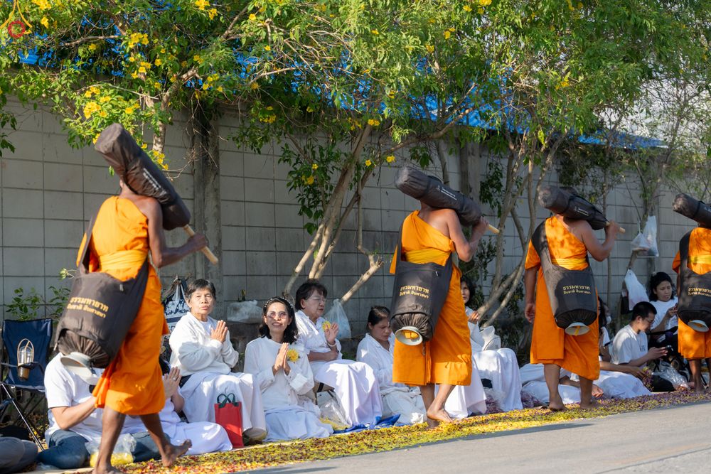 ภาพ No.295099:วันที่ 14 มกราคม พ.ศ. 2569 พิธีต้อนรับพระธรรมยาตรา อนุสรณ์สถานลำดับที่ 4  สถานที่เกิดด้วยกายธรรม ณ วัดโบสถ์บน ต.บางคูเวียง จ.นนทบุรี ในโครงการธรรมยาตรา กตัญญูบูชา มหาปูชนียาจารย์ พระมงคลเทพมุนี(สด จนฺทสโร) พระผู้ปราบมาร อนุสรณ์สถาน 7 แห่ง ปีที่ 14