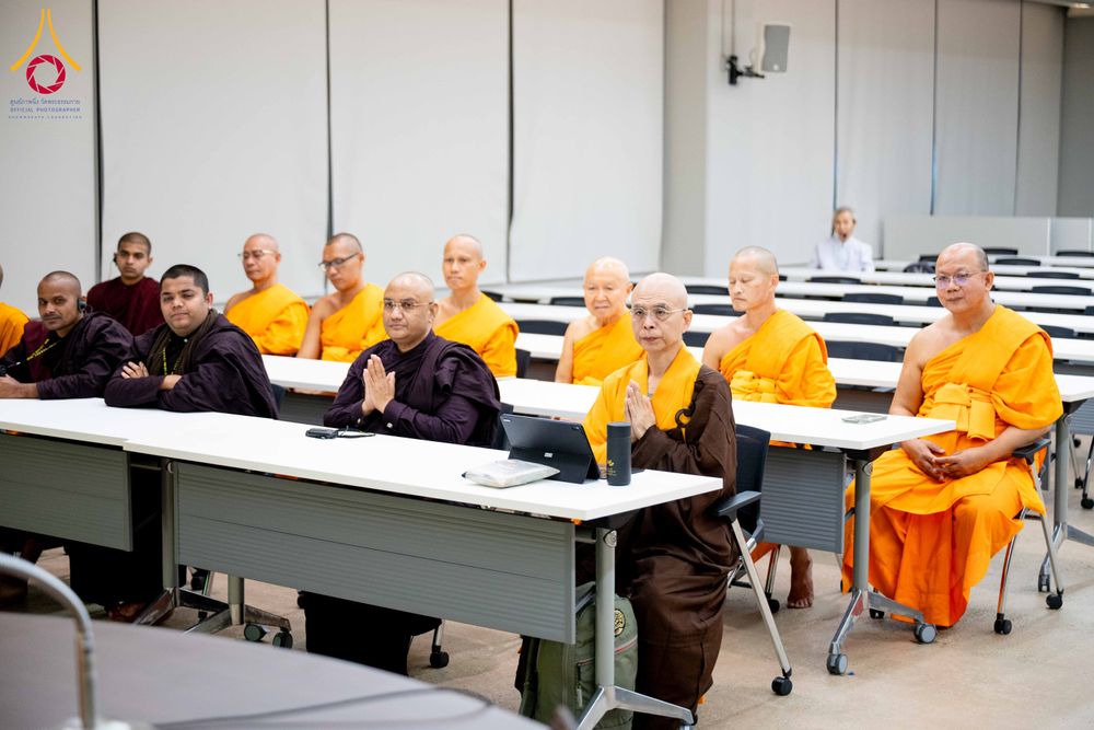 ภาพ No.313103:วันที่ 4 มีนาคม พ.ศ. 2559 หลวงพ่อทัตตชีโว รองเจ้าอาวาสวัดพระธรรมกาย ได้เมตตาถวายการต้อนรับปฏิสันถารพระอาคันตุกะจาก 19 ประเทศ ที่เดินทางมาร่วมงานวันมาฆบูชา ณ วัดพระธรรมกาย