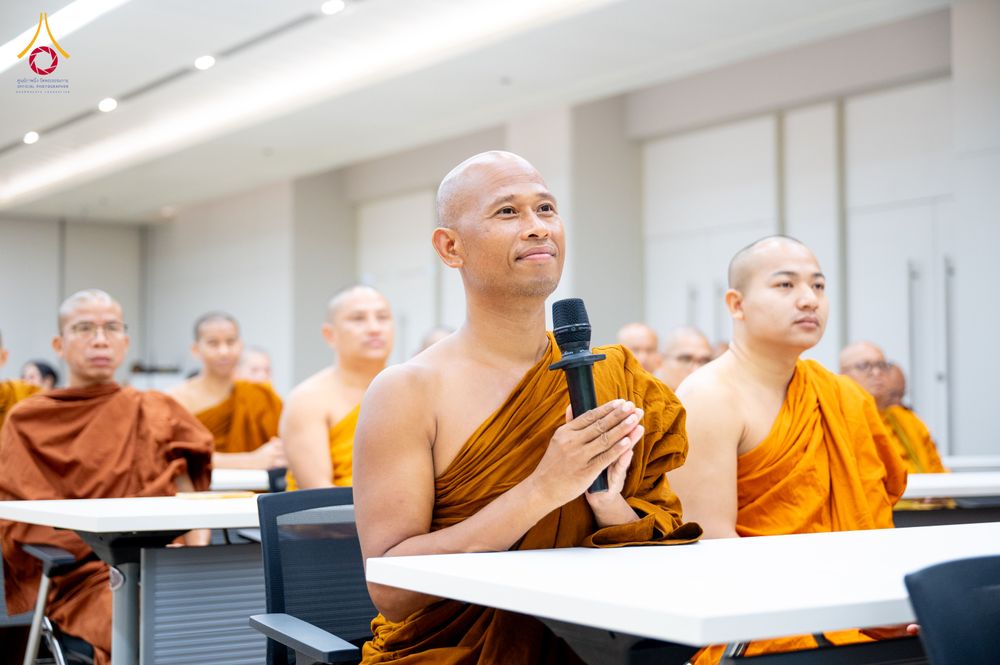 ภาพ No.323325:หลวงพ่อทัตตชีโว รองเจ้าอาวาสวัดพระธรรมกาย ถวายการต้อนรับปฏิสันถารคณะสงฆ์จากประเทศศรีลังกา