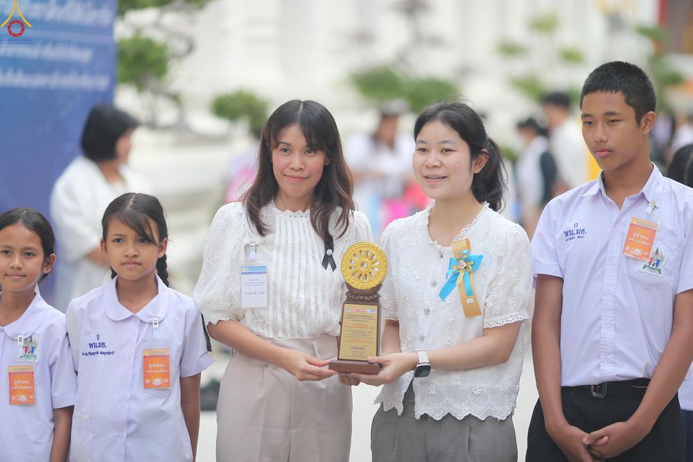 ภาพ No.289075:วันพุธที่ 17 ธันวาคม พ.ศ.2568 กิจกรรมเยาวชนไทยรวมใจทำความดี "เด็กดีมหานคร ต้นแบบด้านศีลธรรม" แข่งขันสอบตอบปัญหาศีลธรรมในพระพุทธศาสนา ครั้งที่ 7 และวันรวมพลังเด็กดี V-Star ประจำปี 2568 ณ วัดมหาธาตุยุวราชรังสฤษฎิ์ราชวรมหาวิหาร กรุงเทพมหานคร