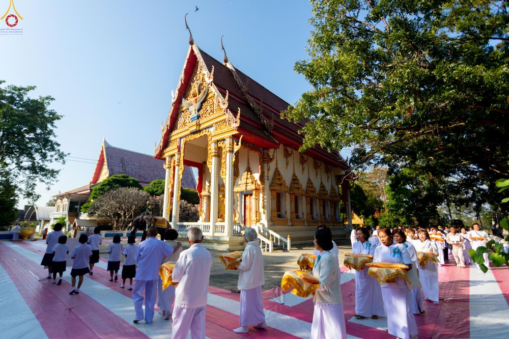 ภาพ No.293273:วันที่ 12 มกราคม พ.ศ. 2569 พิธีทอดผ้าป่าทำนุบำรุงศาสนสถาน ณ วัดพรสวรรค์ อ.สองพี่น้อง จ.สุพรรณบุรี ในโครงการธรรมยาตรา กตัญญูบูชา มหาปูชนียาจารย์ พระมงคลเทพมุนี(สด จนฺทสโร) พระผู้ปราบมาร อนุสรณ์สถาน 7 แห่ง ปีที่ 14