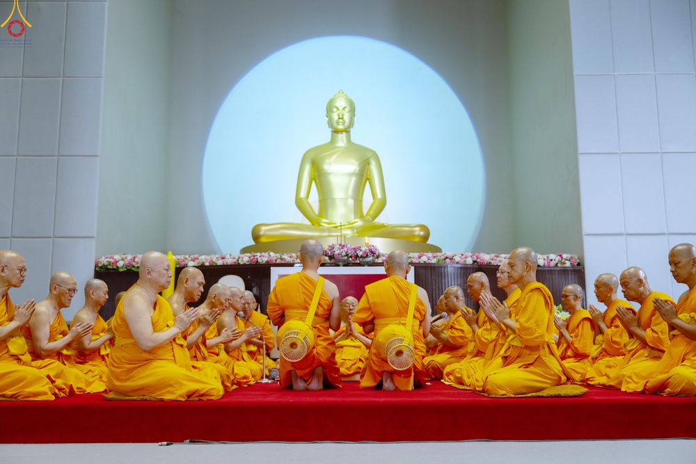 ภาพ No.330869:วันวิสาขบูชา อาทิตย์ที่ 31 พฤษภาคม พ.ศ.2569 พิธีบรรพชาสามเณรอุบาสก 11 ท่าน , พิธีถวายบาตรผ้าไตร และจตุปัจจัยไทยธรรม แด่สามเณร , พิธีอุปสมบทอุทิศชีวิต , พิธีกล่าวคำกัปปิยภัณฑ์  ณ อุโบสถพระไตรปิฎก วัดพระธรรมกาย จังหวัดปทุมธานี