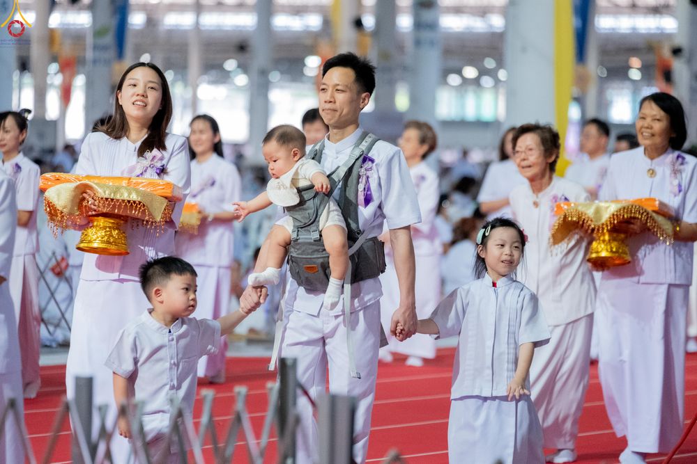 ภาพ No.318470:วันอาทิตย์ต้นเดือนที่ 5 เมษายน พ.ศ.2569 พิธีทอดผ้าป่าสมทบมหาสังฆทาน 40,000 กว่าวัดทั่วประเทศ ณ สภาธรรมกายสากล วัดพระธรรมกาย