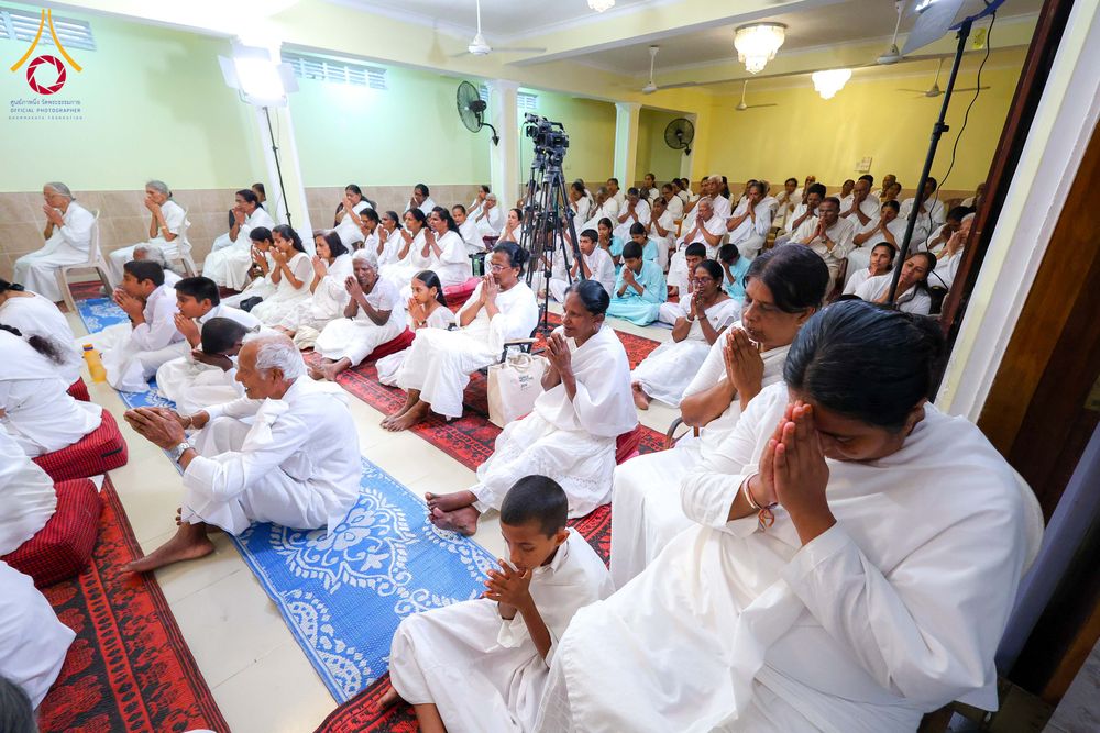 ภาพ No.317856:วันที่ 1 เมษายน พ.ศ. 2569 พิธีสวดธัมมจักกัปปวัตตนสูตรนานาชาติ ในวันพระใหญ่ ขึ้น 15 ค่ำ เดือน 5 (Poya Day)  ณ ศรีธรรมนันทะปิริเวนะ เเละ  วัดวิมลวิหาร นาวละ ประเทศศรีลังกา