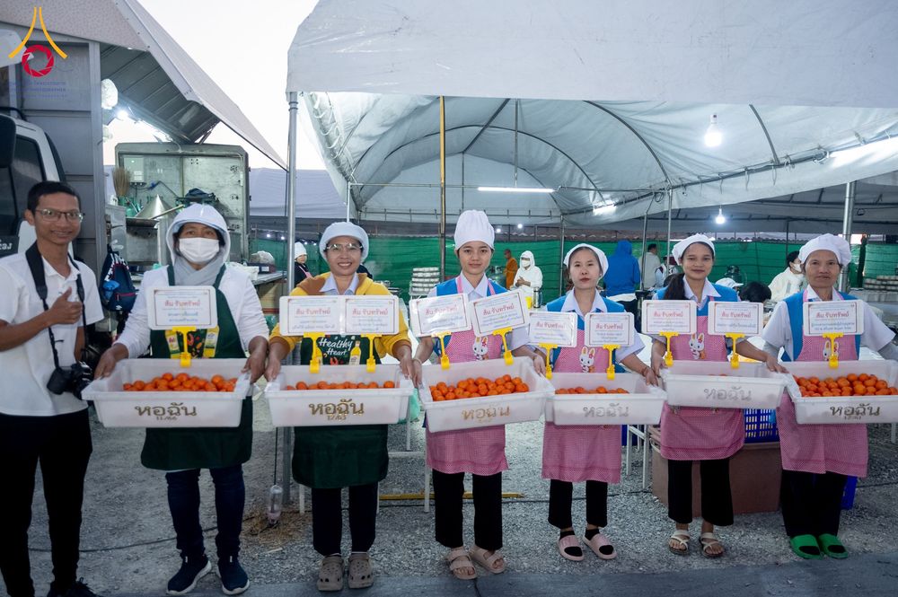 ภาพ No.291329:วันที่ 10 มกราคม พ.ศ. 2569 พิธีถวายภัตตาหารเป็นสังฆทาน แด่พระธรรมยาตรา ณ อนุสรณ์สถานคลองบางนางแท่น อ.สามพราน จ.นครปฐม ในโครงการธรรมยาตรา กตัญญูบูชา มหาปูชนียาจารย์ พระมงคลเทพมุนี(สด จนฺทสโร) พระผู้ปราบมาร อนุสรณ์สถาน 7 แห่ง ปีที่ 14