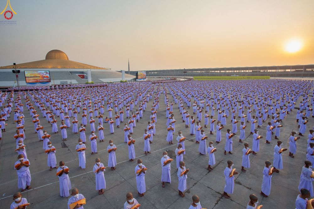 ภาพ No.79801:พิธีเวียนประทักษิณ ณ พระมหาธรรมกายเจดีย์ และพิธีวันทาเจดีย์ ในโครงการบรรพชาสามเณรฟื้นฟูพระพุทธศาสนาทั่วไทย วันเสาร์ที่ 8 เมษายน พ.ศ.2566