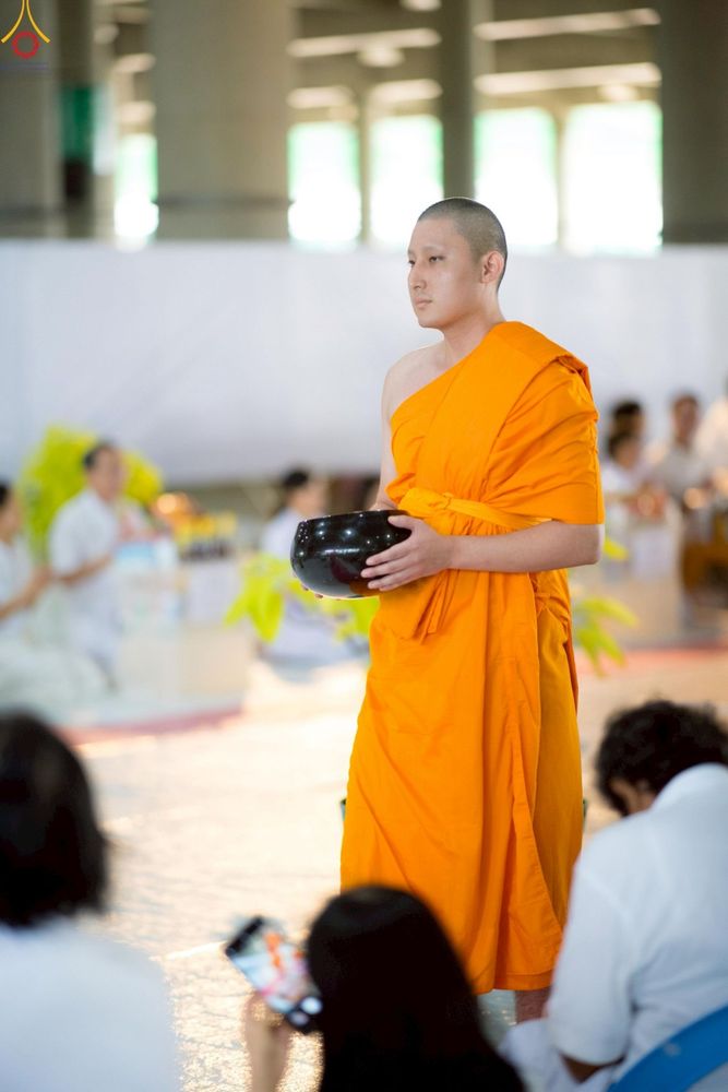 ภาพ No.246615:วันที่ 14 กันยายน พ.ศ. 2568 พิธีตักบาตรฉลองพระใหม่ ในโครงการอุปสมบทหมู่บูชาธรรม ครบรอบ108ปี วันครูผู้ค้นพบวิชชาธรรมกาย ณ วิหารคด วัดพระธรรมกาย