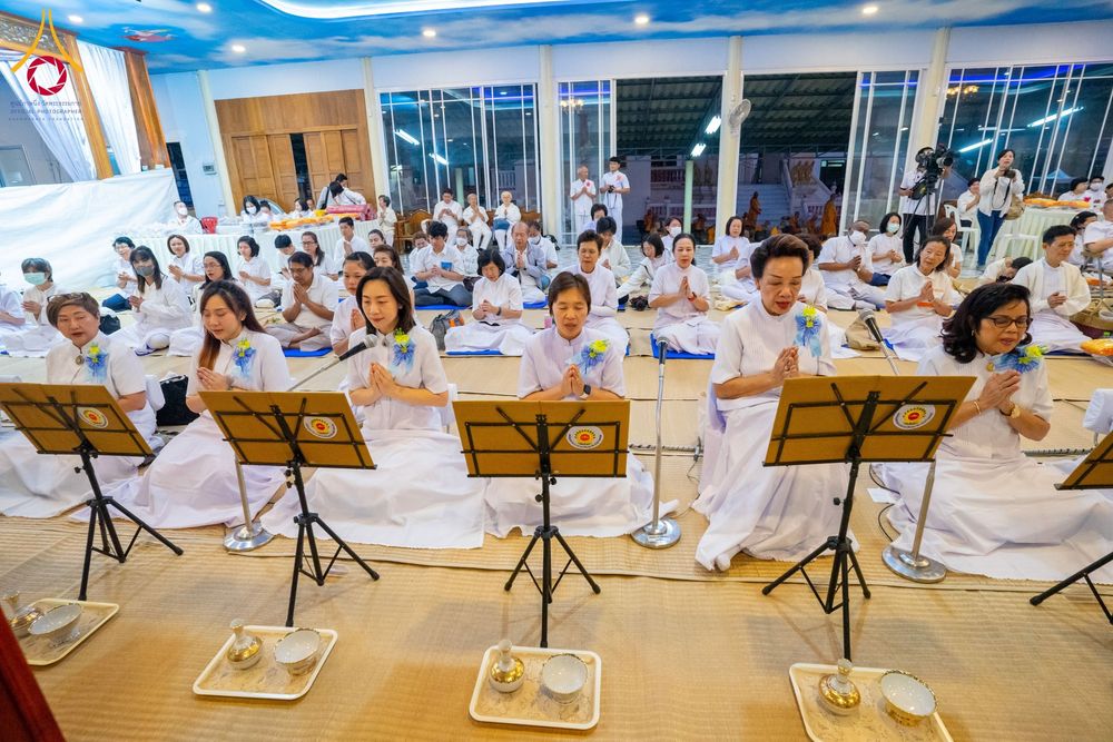 ภาพ No.195886:พิธีถวายภัตตาหารเป็นสังฆทาน แด่พระธรรมยาตรา ณ วัดโบสถ์(บน) ตำบลบางคูเวียง อำเภอบางกรวย จังหวัดนนทบุรี ในโครงการธรรมยาตรา กตัญญูบูชา มหาปูชนียาจารย์ พระมงคลเทพมุนี(สด จนฺทสโร) พระผู้ปราบมาร อนุสรณ์สถาน 7 แห่ง ปีที่ 13 วันที่ 16 มกราคม พ.ศ. 2568