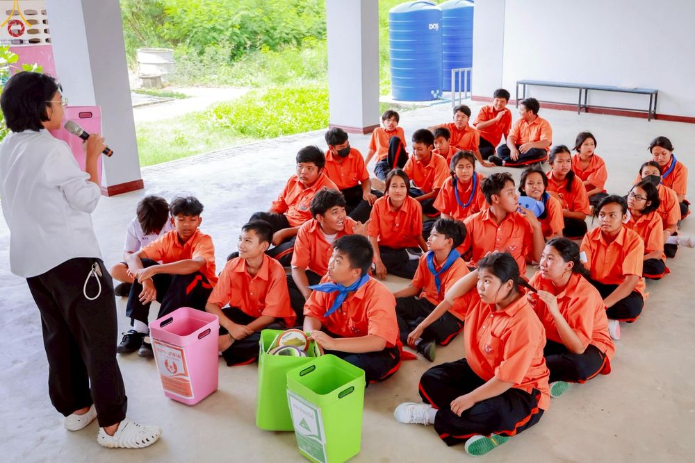 ภาพ No.246401:วันที่ 8-9 กันยายน พ.ศ. 2568 ศูนย์ปฏิบัติธรรมสมุทรปราการ นำทีมจัดอบรมโครงการอบรมคุณธรรม , จริยธรรม ในหัวข้อ การค้นพบศักยภาพในตนเอง เพื่อพัฒนานิสัย ผ่านนวัตกรรมความดีสากล ณ โรงเรียนวัดราษฎ์บูรณะ ต.บางปลา อ.บางพลี จ.สมุทรปราการ